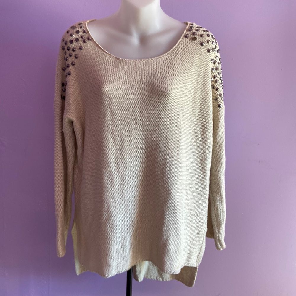 Hot & Delicious Women’s Beige Sweater Size S/M Long Sleeve Bronze Embellished